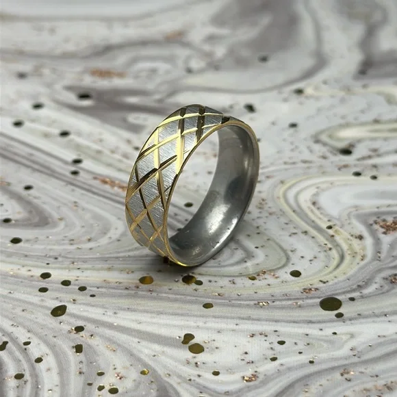Silver & Gold Ring, Men’s or Women’s - Picture 3 of 4